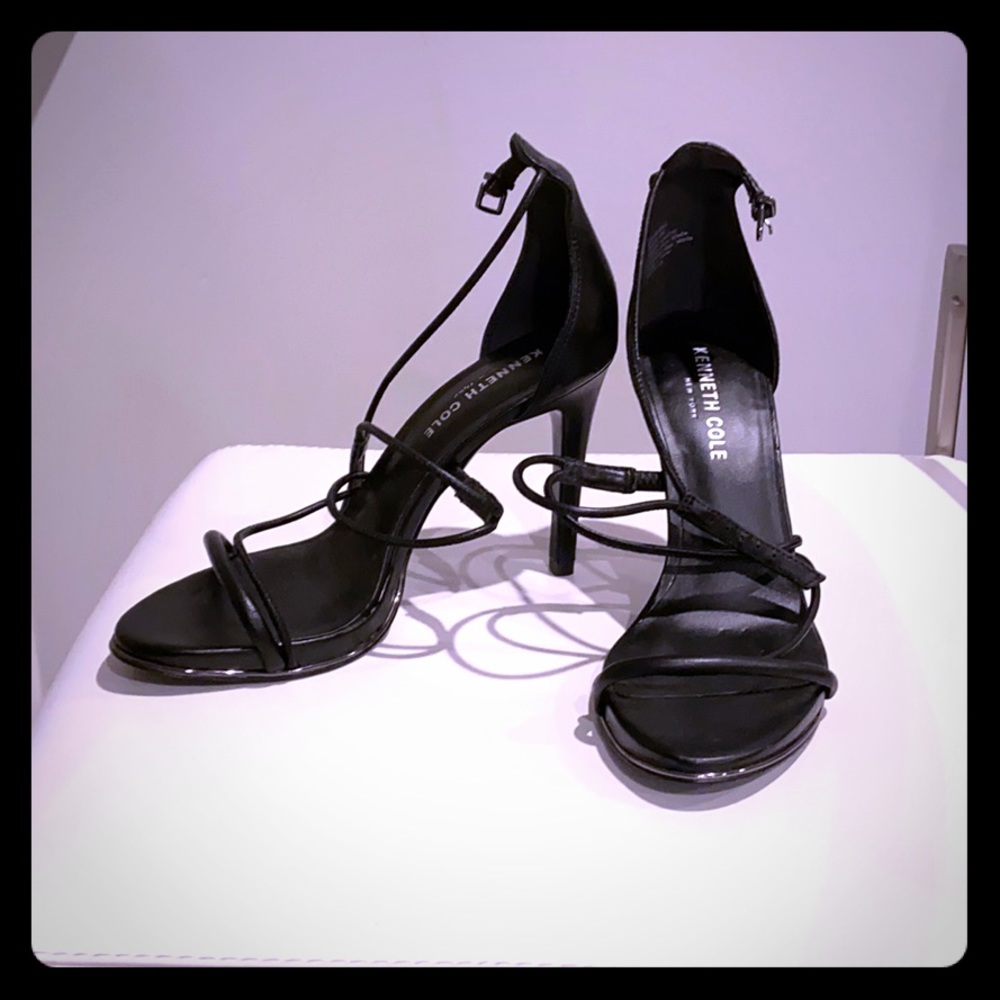 Kenneth Cole strappy sandals